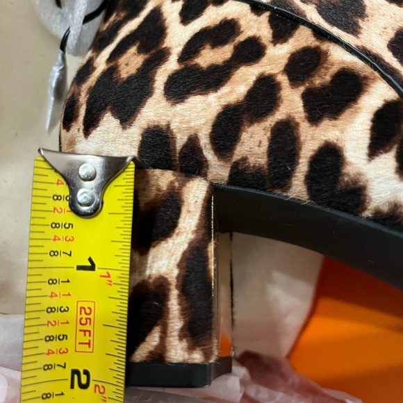New in box Tory Burch leopard bootie - Picture 7 of 10